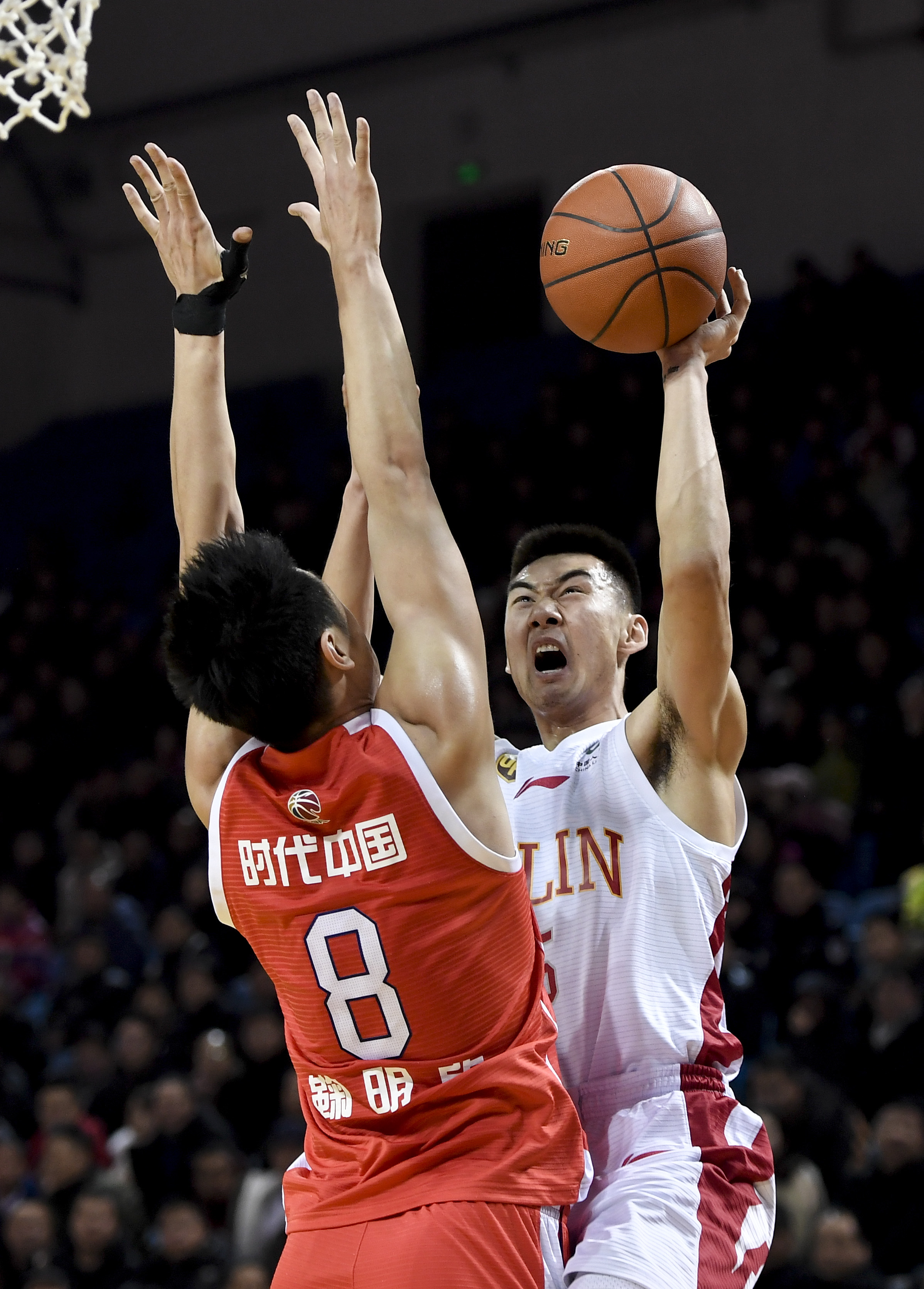 尽管面对的 尽管面对的